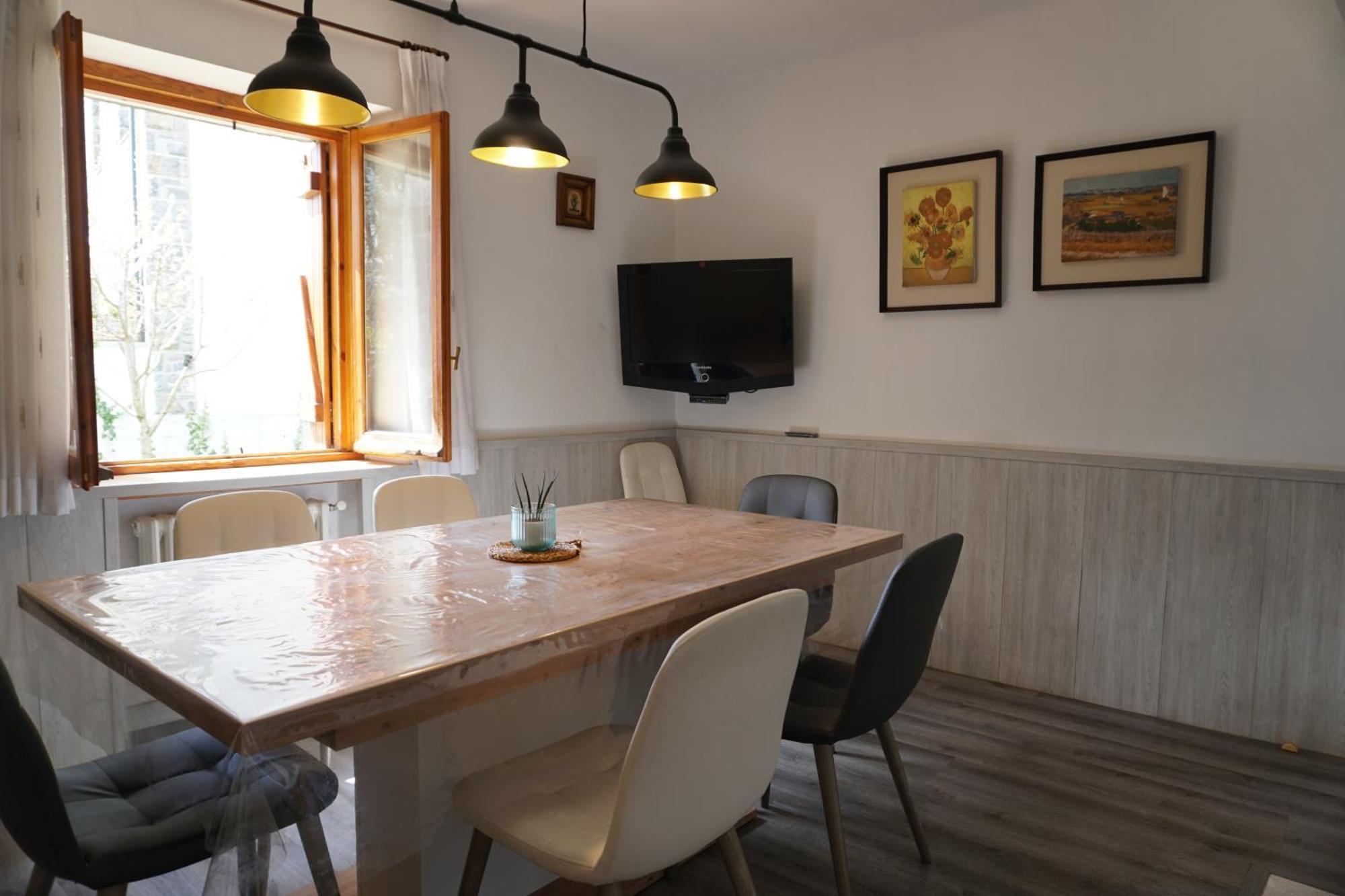 Villa Cirjuana, casa en el centro con agradable jardín y barbacoa Biescas  Exterior foto
